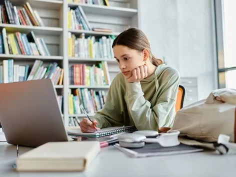 Білоруси та росіяни вступатимуть до коледжів України за індивідуальним дозволом: нові правила