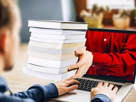 Ukrainian students abroad can study in Ukrainian studies class: how to transfer there