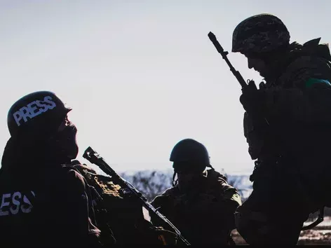 Accompanying Foreign Journalists in Ukraine: Where and How to Find a Quality Fixer