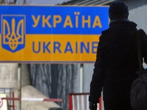 Українці за кордоном зможуть дистанційно отримати бронь від мобілізації: деталі