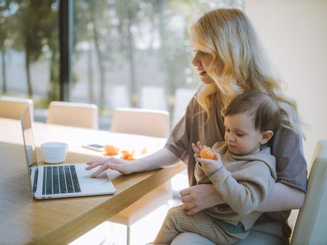 Maternity leave abroad: how to apply for sick leave for Ukrainian women in 2024?