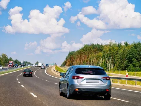 How to cross the Ukraine-Poland border with your own car in 2025: convenient routes, necessary documents and traffic rules