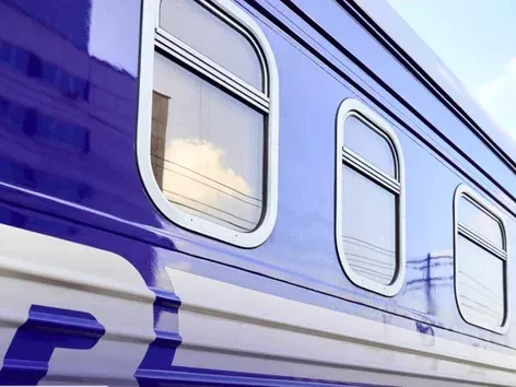 Do I need to print a ticket when traveling to Budapest and Vienna with Ukrzaliznytsia?