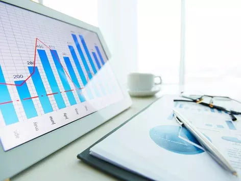 How has the labor market in Ukraine changed since the beginning of the war?