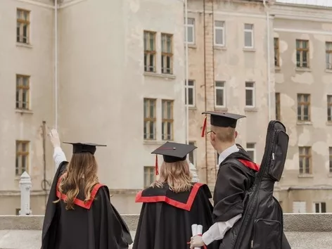 How to apply to a foreign university: legal aspects, tips and warnings