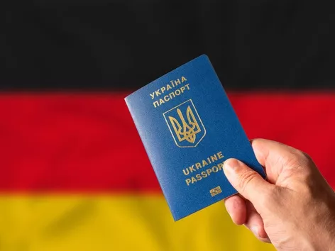 How to travel to Ukraine and not lose benefits in Germany: algorithm of actions for Ukrainians