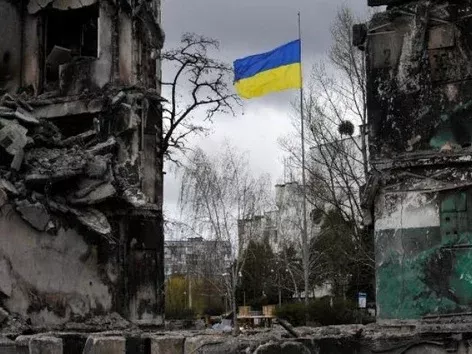 Ukraine's Flag Day: how Ukrainians risk their lives to save the symbol of their independence during the war