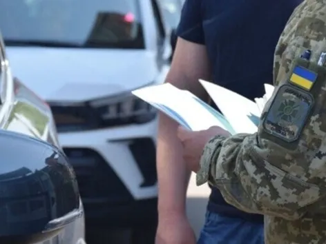 Zelensky proposes to allow Ukrainians under 22 to travel abroad: what is known about the initiative