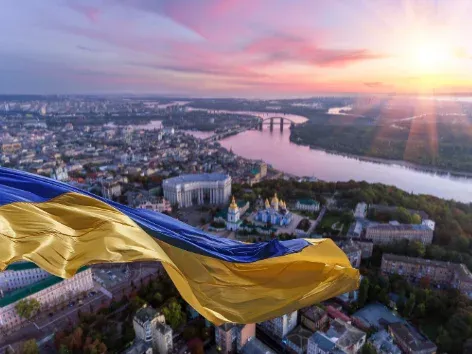 Przelewy kartowe, przelewy czasowe i pomoc społeczna: co zmieni się dla Ukraińców w październiku 2025