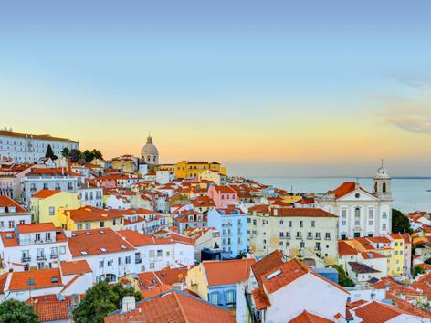 Portugal for Ukrainians in 2024: how to arrange protection and social support for refugees