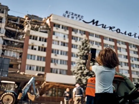 What is the difference between wartours and donation tours to Ukraine?