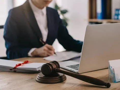 How to enter Ukraine by car with European license plates as a Ukrainian citizen and what is a consular certificate – explained by Visit Ukraine lawyers