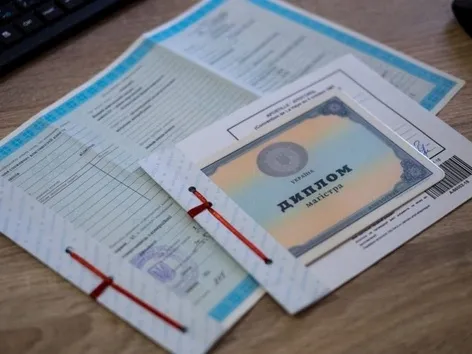 Апостиль для иностранных образовательных документов: как получить его, не выезжая в Украину?