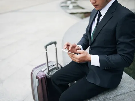 Могут ли мужчины ездить в командировки за границу во время войны в 2025 году?