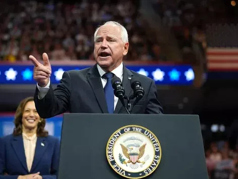 Qui est Tim Walz, qui pourrait être le prochain vice-président des États-Unis, et quel est son avis sur l'Ukraine ?