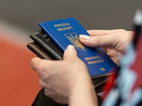 Сколько украинских паспортов было выдано иностранцам в последние годы?
