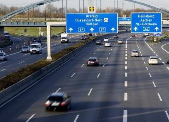 Льгот не будет: беженцев из Украины обязывают регистрировать авто в Германии