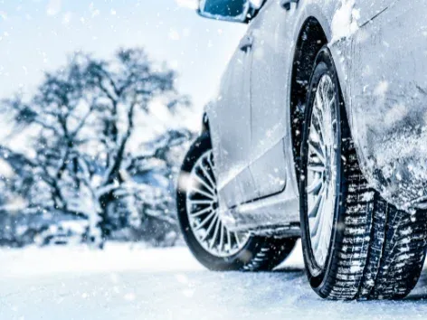 Jak unikać wypadków zimą: powszechne błędy popełniane przez kierowców