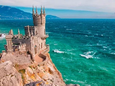 What will happen to russians in Crimea when the peninsula returns to Ukraine?