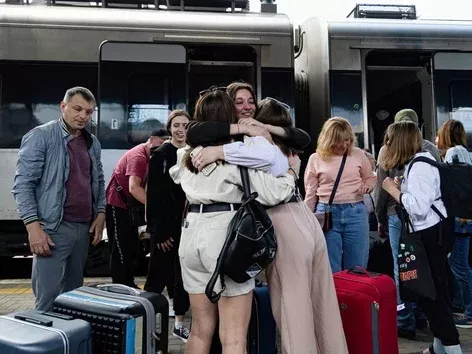 Уезжают домой: в каких странах ЕС украинцы чаще отказываются от временной защиты