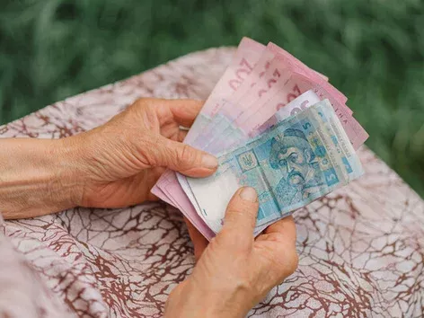 Ukrainians abroad will be able to receive pensions by postal transfers: details