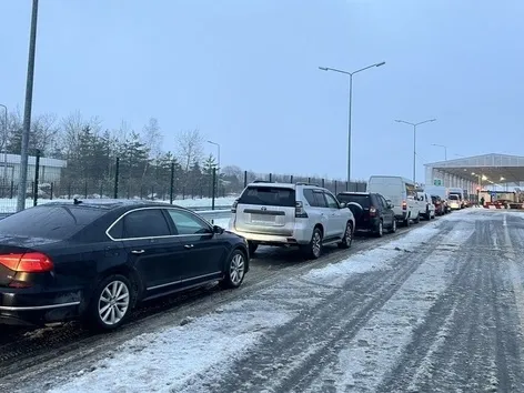 Предпраздничная суета на украинской границе: длина очередей и самые загруженные контрольно-пропускные пункты