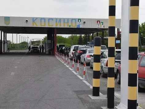Ukrainians warned of possible delays at the border with Hungary: details