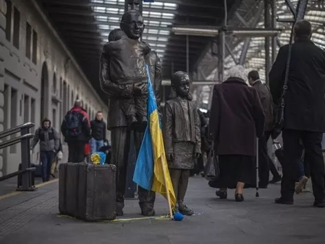 Are Ukrainian refugees interested in events in Ukraine: survey results