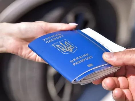 Is it possible to cross the border with a QR code instead of a paper military ticket?