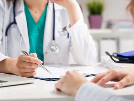 How can Ukrainians use medical services in France?