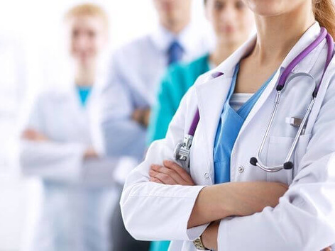 Чи можна українцям лікуватись у приватних лікарнях безоплатно?