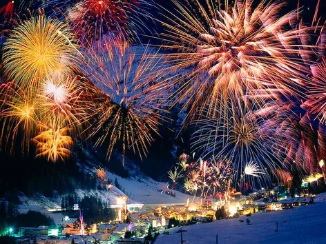 Last days of discounts: a selection of tours that will allow you to celebrate the New Year without a curfew