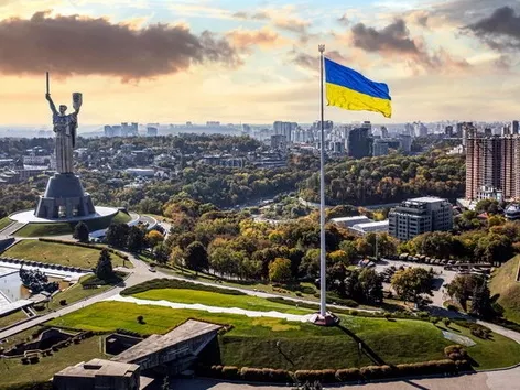 What is the difference between the life of Ukrainians in Ukraine before the war and during the war?