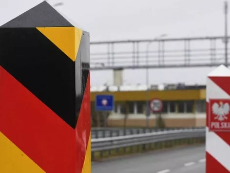 Which Ukrainians are being returned to Poland by Germany and how many of them?