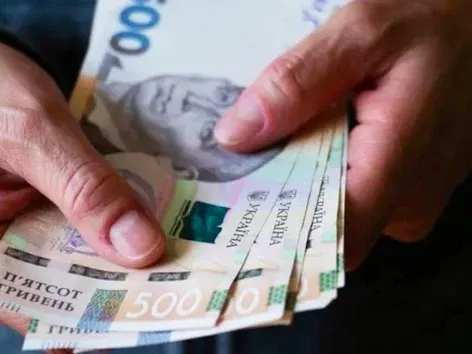 Бронирование, больничные и перерасчет пенсий: что изменилось в Украине с 1 апреля?