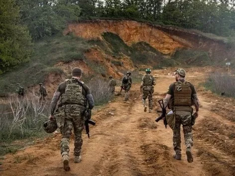 Why is the US emphasizing that Ukraine should change its counteroffensive strategy?