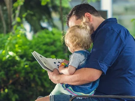 Rules for men raising one or more children on their own: list of documents for crossing the border
