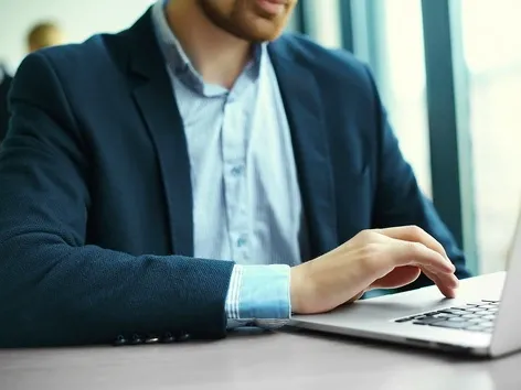 Як в'їхати в Україну на автомобілі з іноземною реєстрацією, зареєстрованим на іншу особу — пояснюють юристи Visit Ukraine