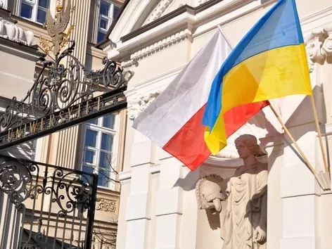 Poland cancels automatic renewal of visas and residence permits: how to stay in the country