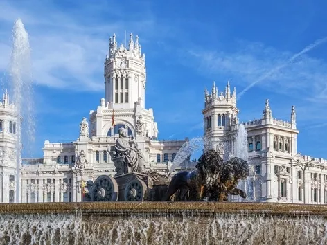 Insurance for travelling to Spain: who needs it, how to apply and where to find it?
