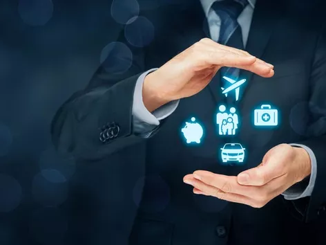 An insured event abroad: how to contact the insurance company and receive compensation?