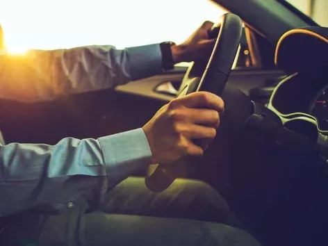 How are the categories of driver's licenses different in Ukraine and in the world?