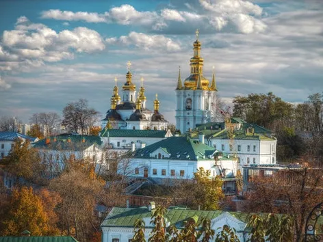 How to find an English-speaking guide for a tour in Kyiv, Lviv, Odessa, Kharkiv and other cities in Ukraine?