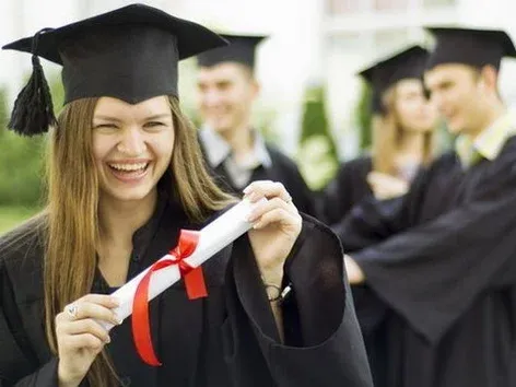 Куда чаще всего уезжают учиться за границу украинские выпускники и какие специальности они выбирают?