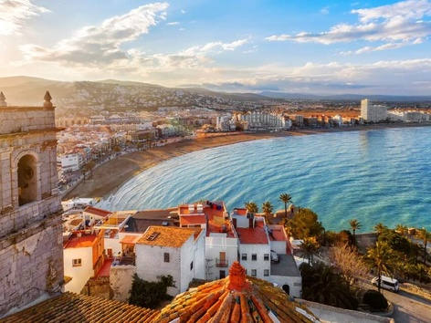 Spain for Ukrainians in 2025: how to arrange protection, social support, housing, work and basic rules for refugees