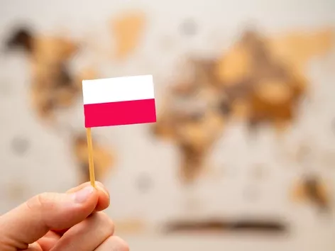 Visa, invitation, residence card and Polish citizenship: legal support for legal stay