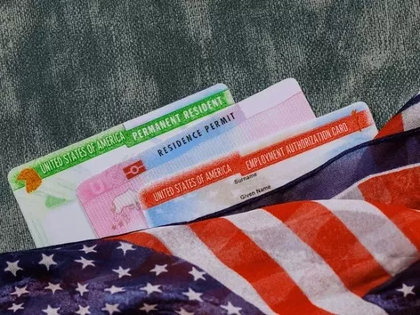 Как распознать мошенников среди иммиграционных «ассистентов» в США: советы для украинцев