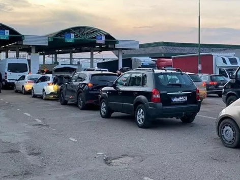 Queues at the border of Ukraine: waiting time at checkpoints and checking the workload