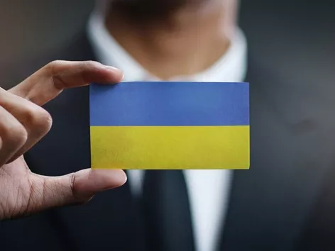What are the grounds for obtaining a residence permit in Ukraine?
