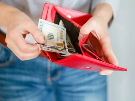 How much do Ukrainians get paid abroad: average salaries and the most popular professions